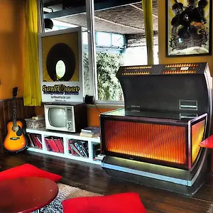 Sunflower Backpacker & Bar Hostal